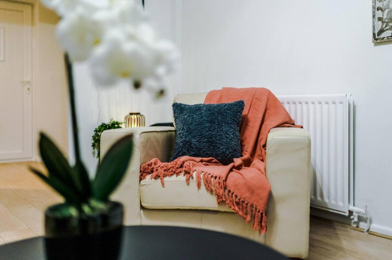 Stylish & Modern 2 Bed Close To Salford Quays Manchester