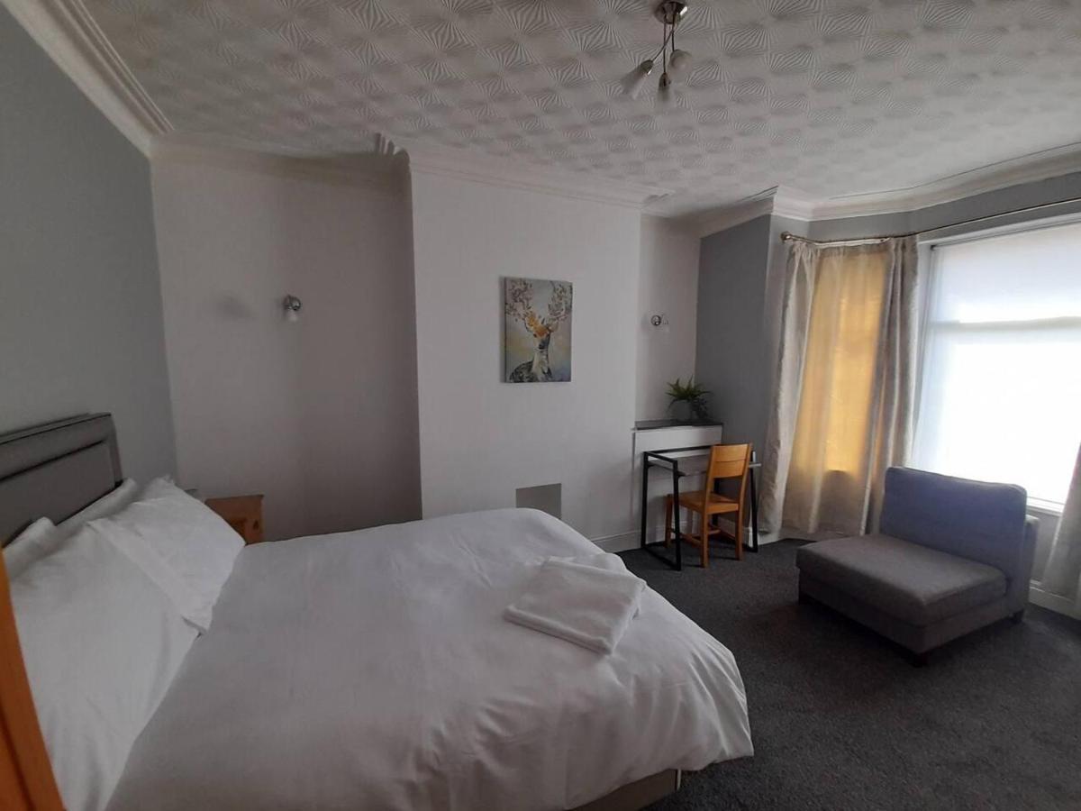 Stylish 4 Bed House - 15 Min To Centre Vakantiehuis *