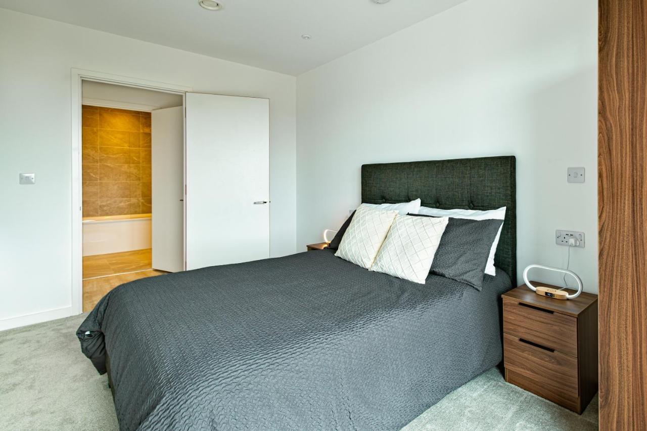 2 Bedroom Luxurious In The City.