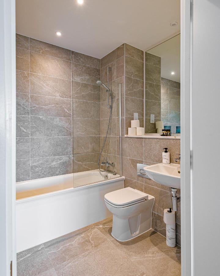 2 Bedroom Luxurious In The City.