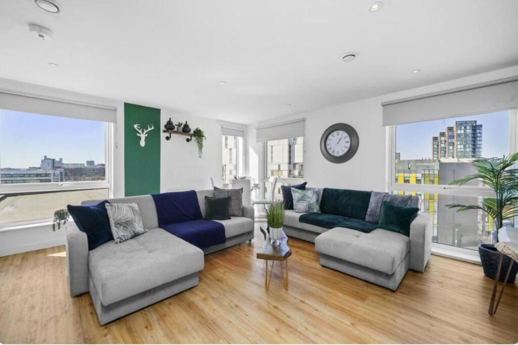Stunning 3-bedroom Flat With Parking Apartment *