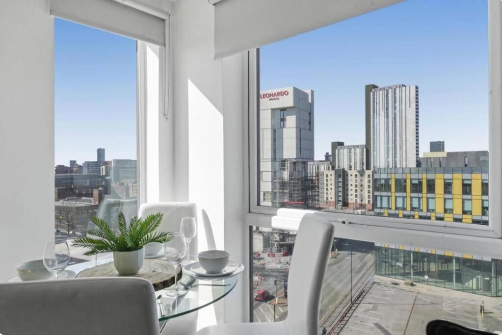 Stunning 3-bedroom Flat With Parking Apartment