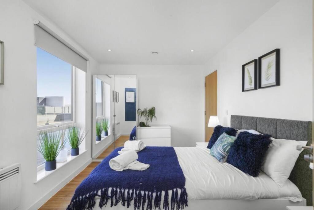 Stunning 3-bedroom Flat With Parking Apartment *