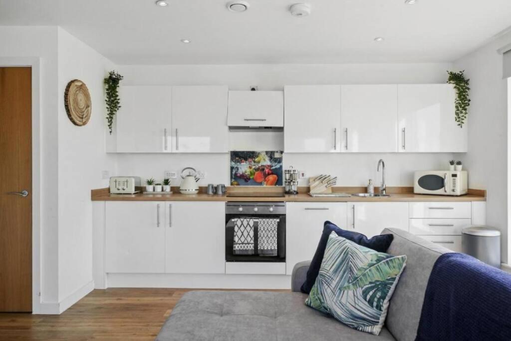 Stunning 3-bedroom Flat With Parking