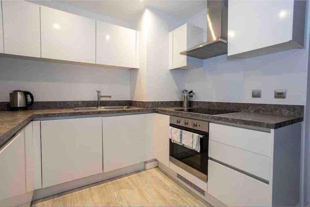 Cosy 2bed Penthouse,salford, Mcr *