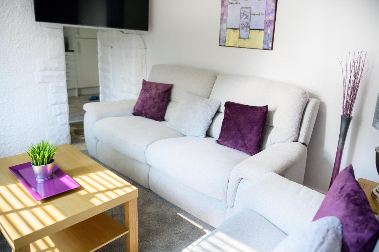 Apartment Purple Blossom, Cosy 2 Bed Apartment, Near Didsbury, Free Parking