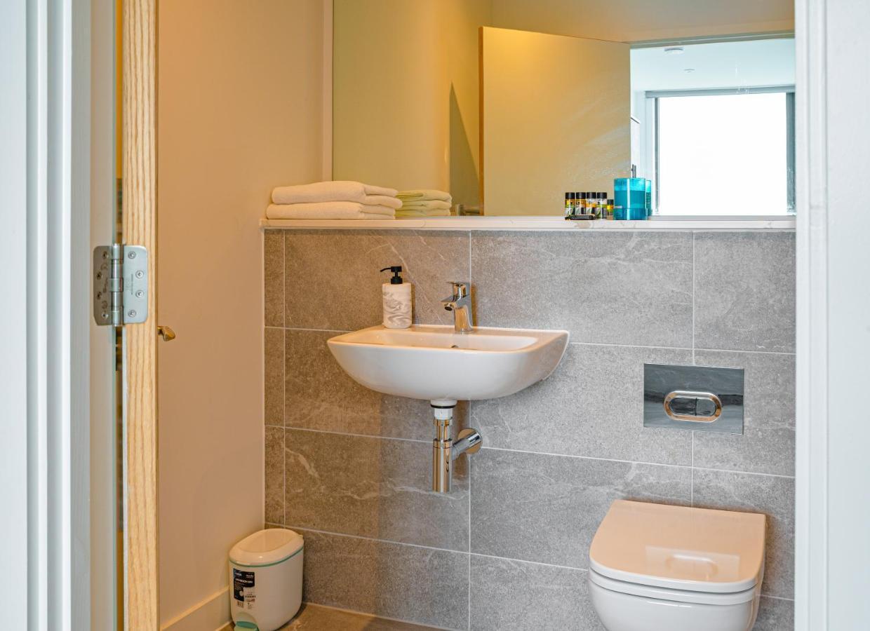 2 Bedroom Luxurious In The City. *