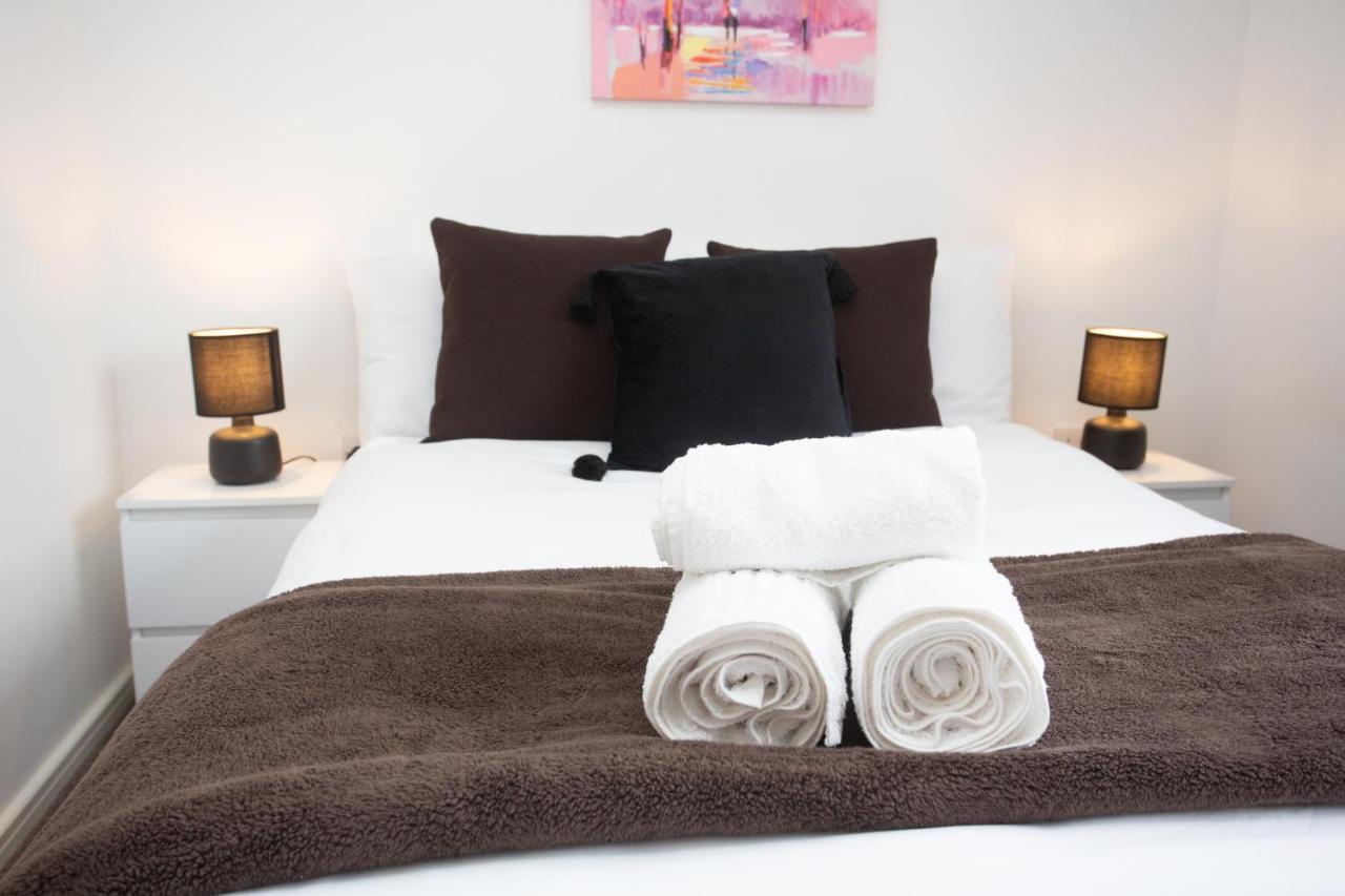 Family Friendly With Parking & Garden Manchester