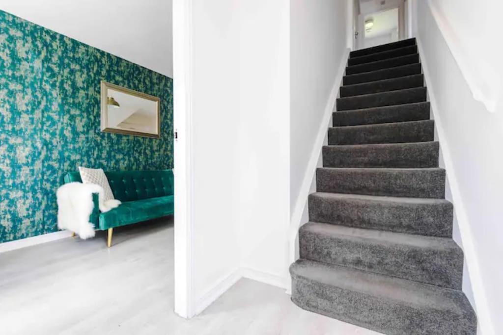 Spacious 5 Bedroom Hosted By Mcr Dens Vakantiehuis