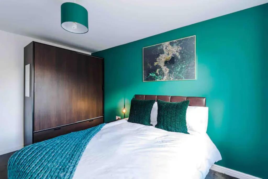 Spacious 5 Bedroom Hosted By Mcr Dens * Manchester