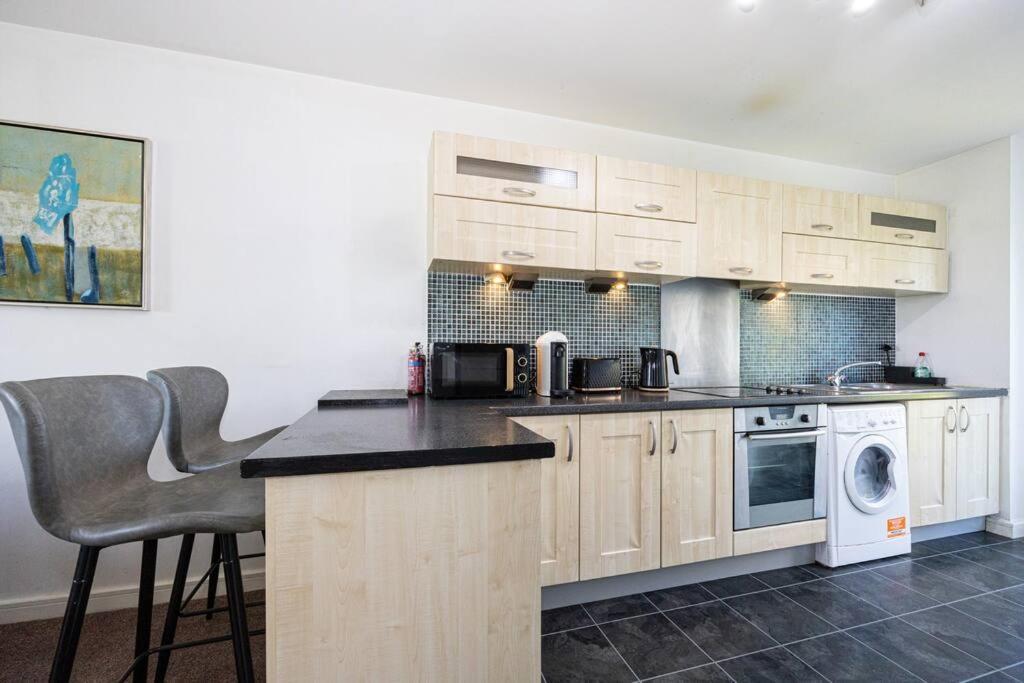 Lovely 2 Bedroom Flat With Balcony Near Centre