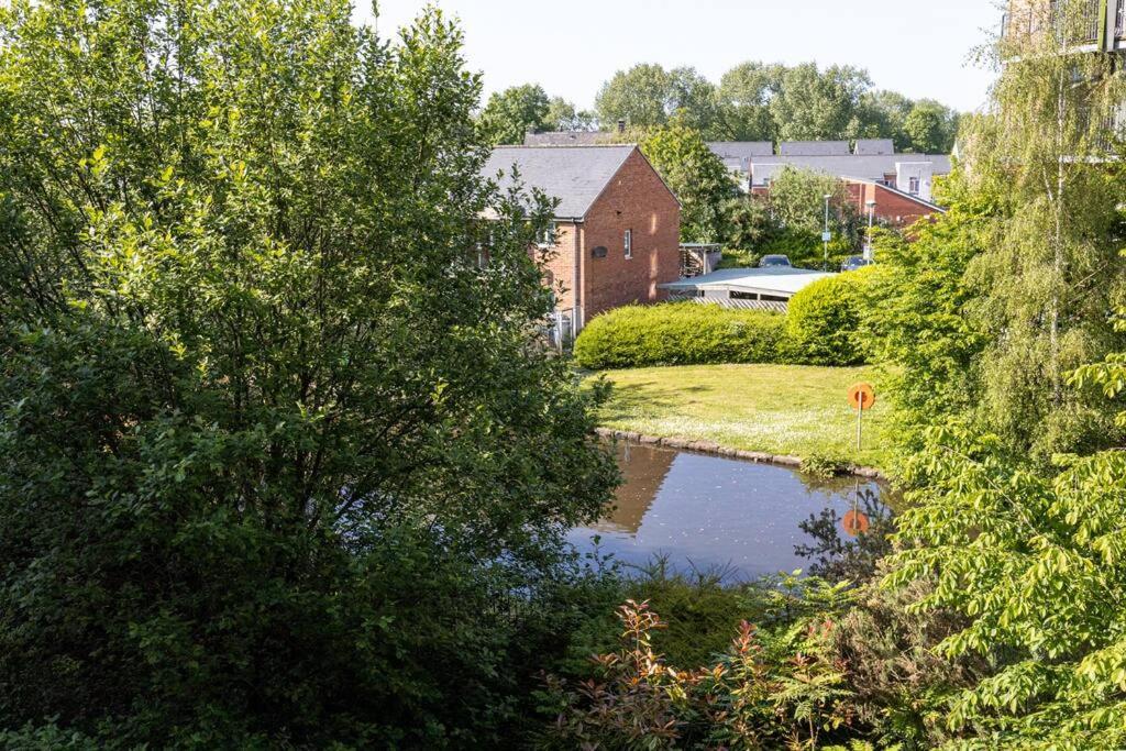 Lovely 2 Bedroom Flat With Balcony Near Centre Apartment *