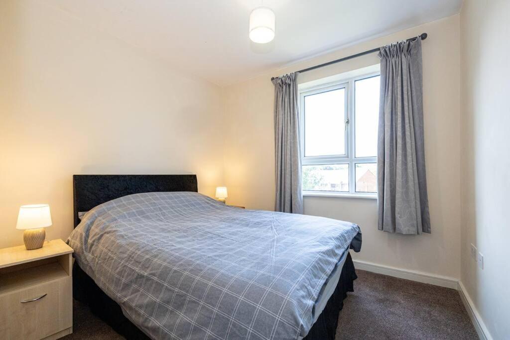 Lovely 2 Bedroom Flat With Balcony Near Centre Apartment *