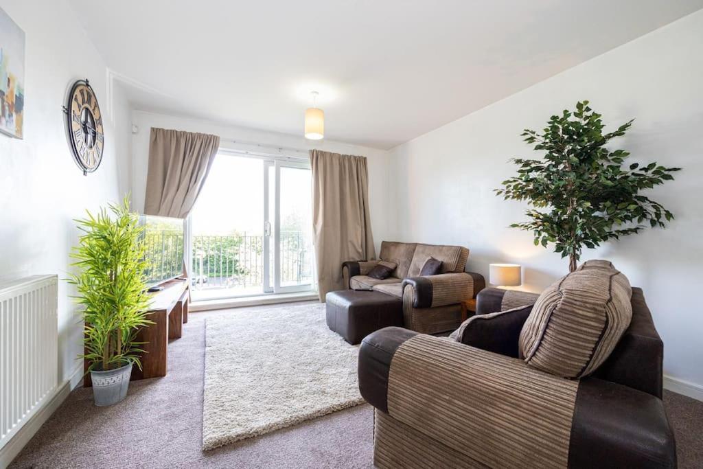 Lovely 2 Bedroom Flat With Balcony Near Centre * Manchester