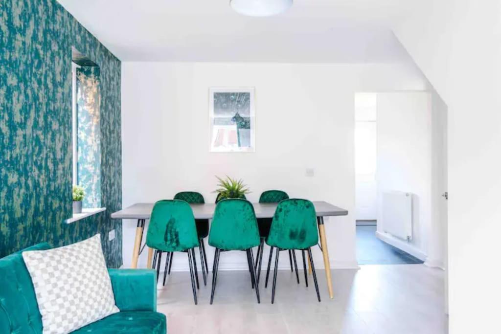 Spacious 5 Bedroom Hosted By Mcr Dens Vakantiehuis *