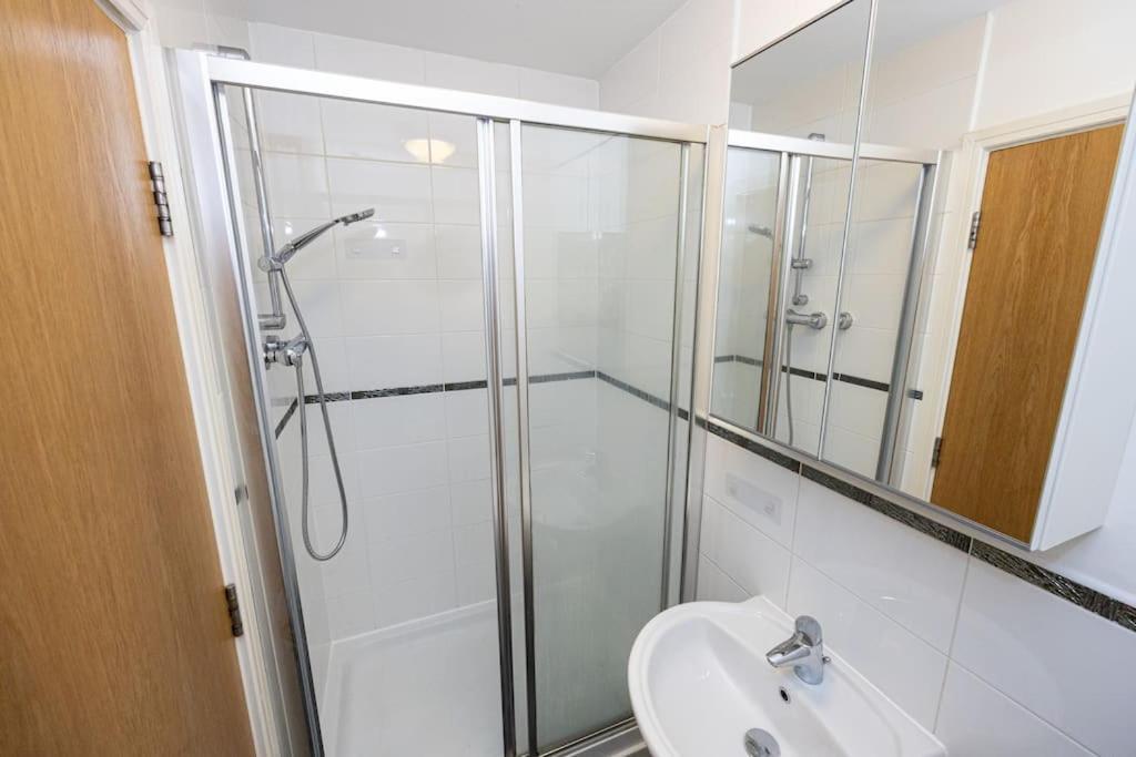 Lovely 2 Bedroom Flat With Balcony Near Centre Apartment