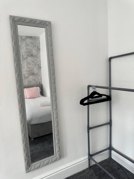 Large Five Bedroom With Parking, Sleeps 11!