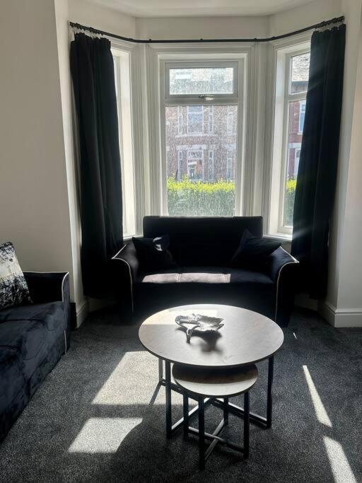Holiday home Large Five Bedroom With Parking, Sleeps 11! *