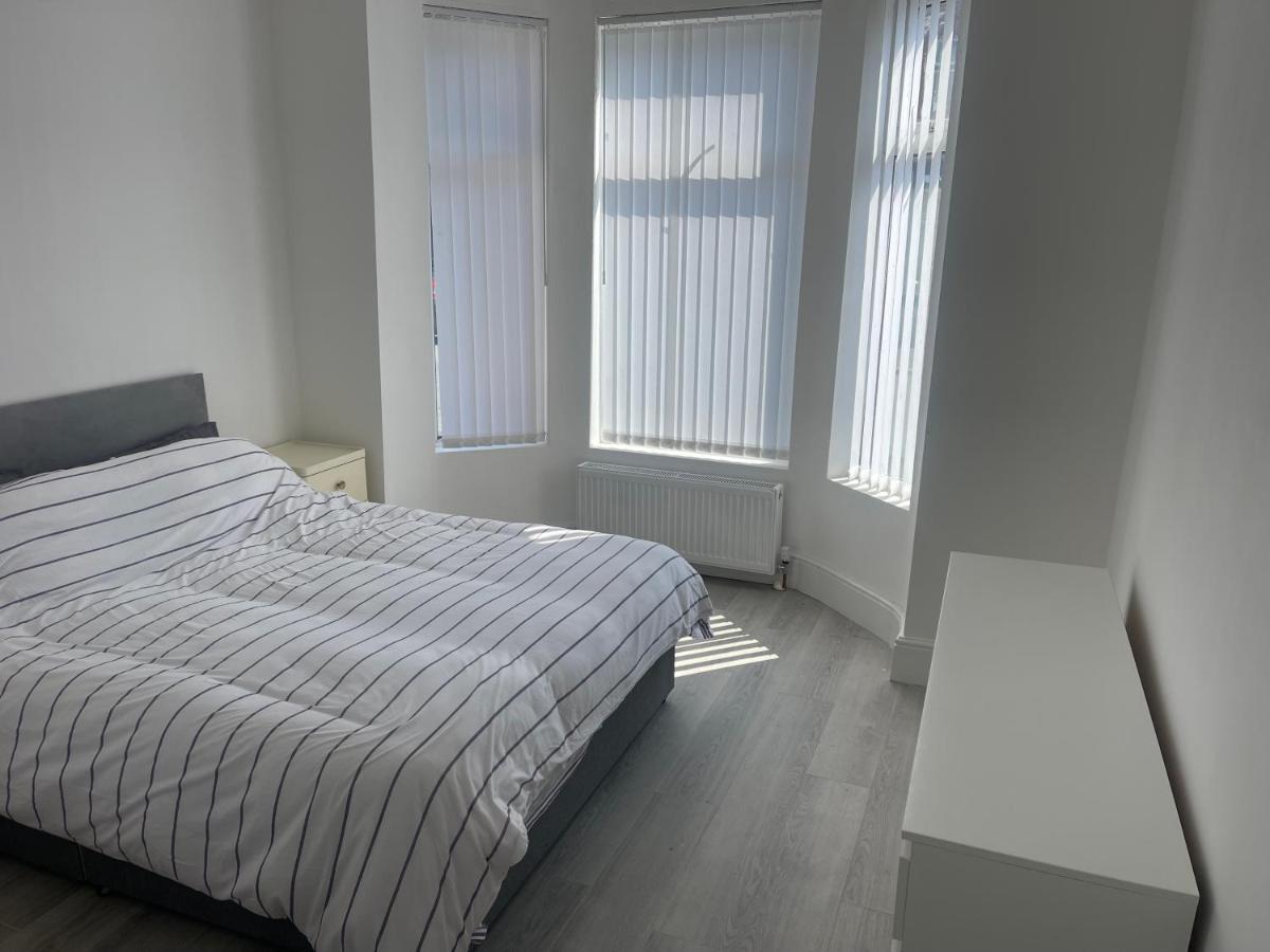 Flat 1 15 Woodland Road, M18 7hs