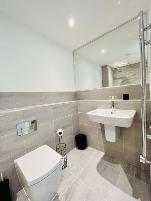 Lovely Available To Rent In Old Trafford Apartment *