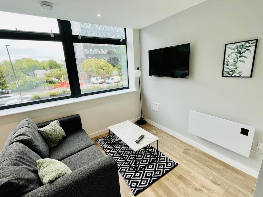 Lovely Available To Rent In Old Trafford Apartment *
