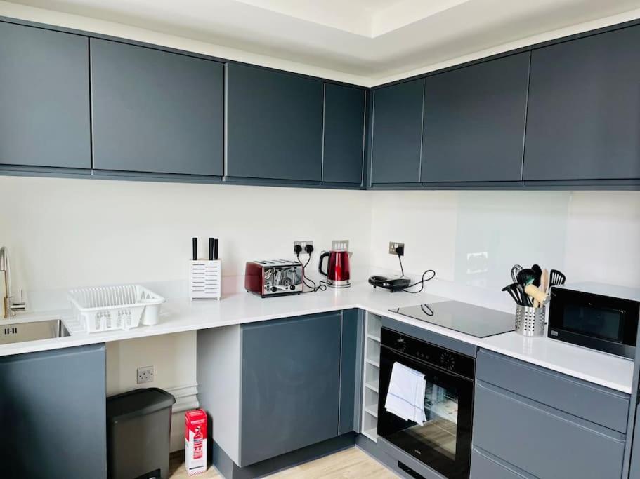 Charming One Bedroom In Old Trafford Apartment *