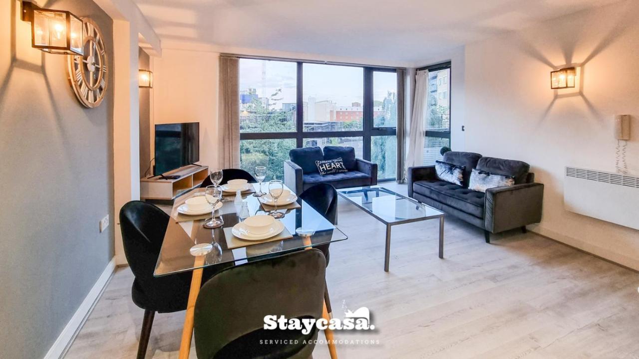 Bright Apt With Balcony & Secure Parking Manchester