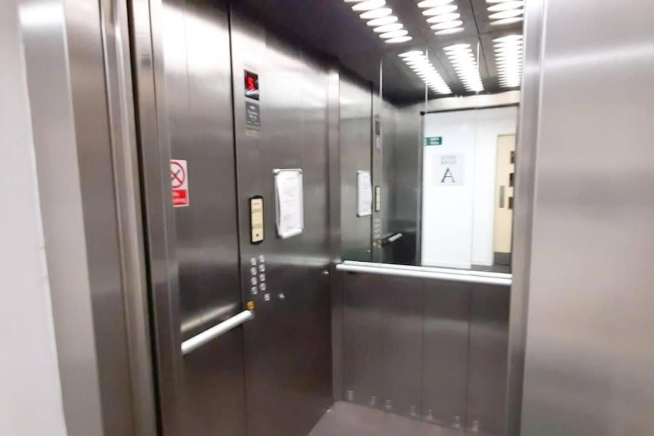 2-bed Near Centre Apartment *