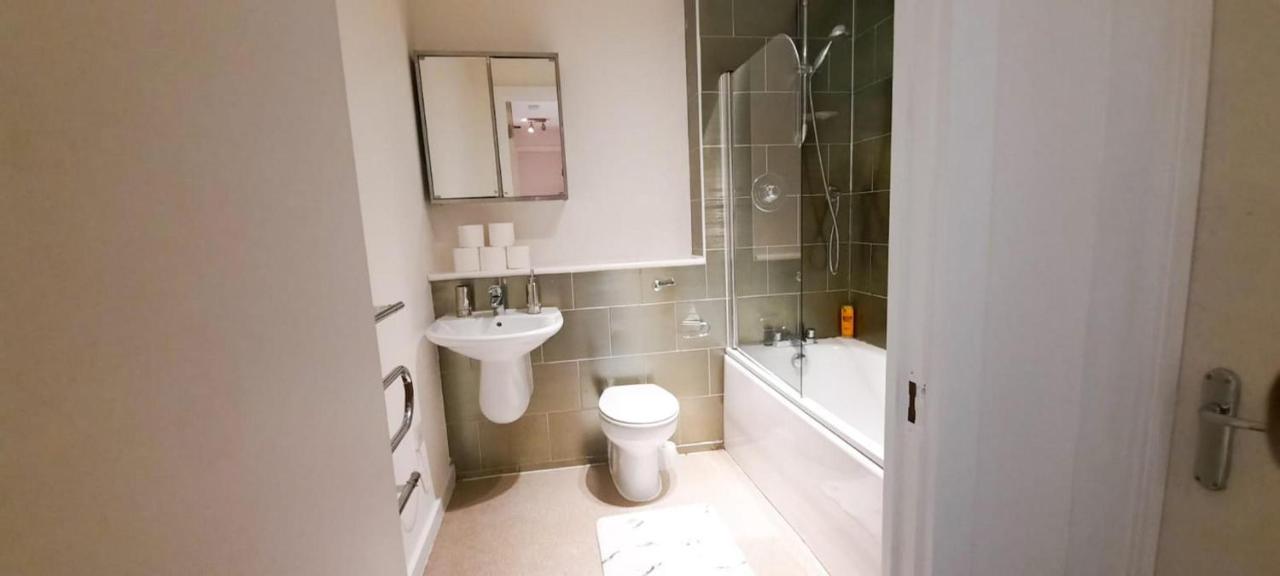 2-bed Near Centre Apartment *