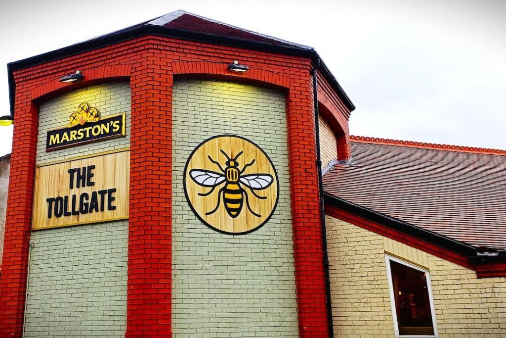 Apartment Lovely Available To Rent In Old Trafford *