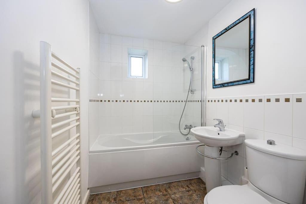 Apartment Lovely 2 Bedroom Flat With Balcony Near Centre