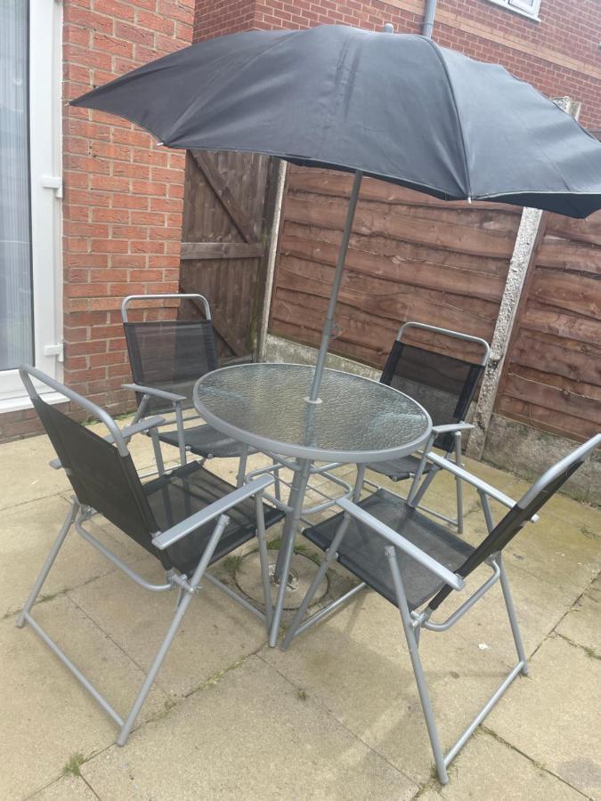 Beautiful 4 Bed Home, Sleeps 6, Driveway Parking, With Sky & Bt Sports *