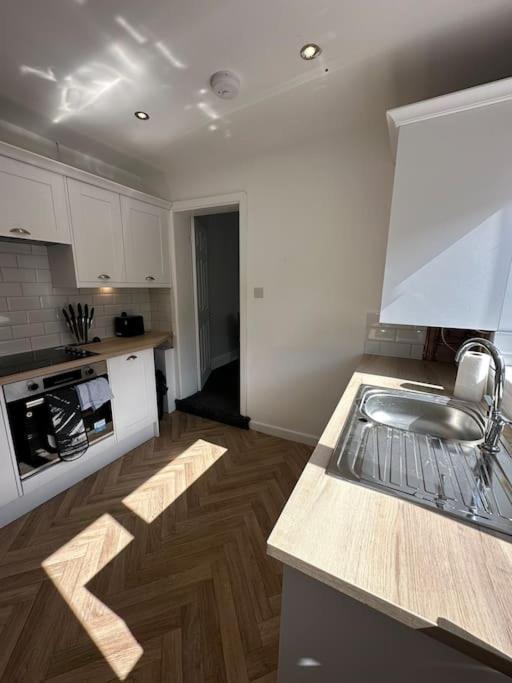 Holiday home Large Five Bedroom With Parking, Sleeps 11! *