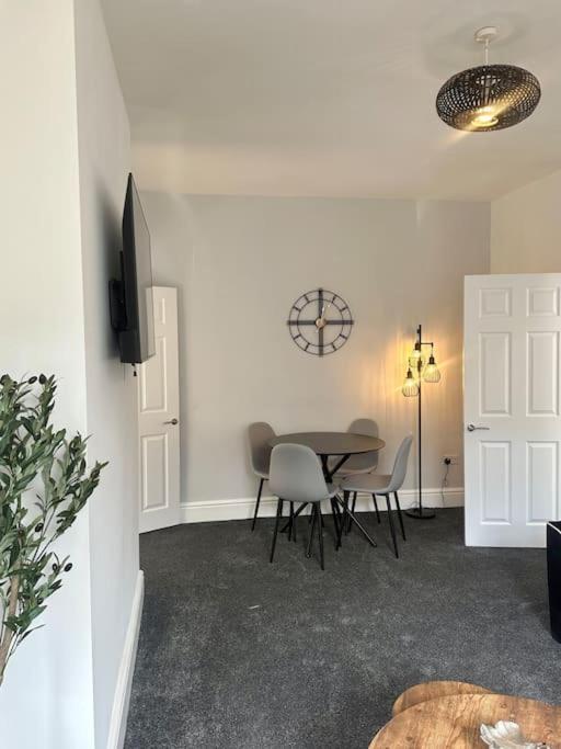 Holiday home Large Five Bedroom With Parking, Sleeps 11! *