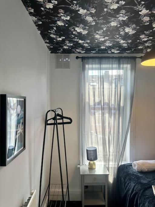 Holiday home Large Five Bedroom With Parking, Sleeps 11! Manchester