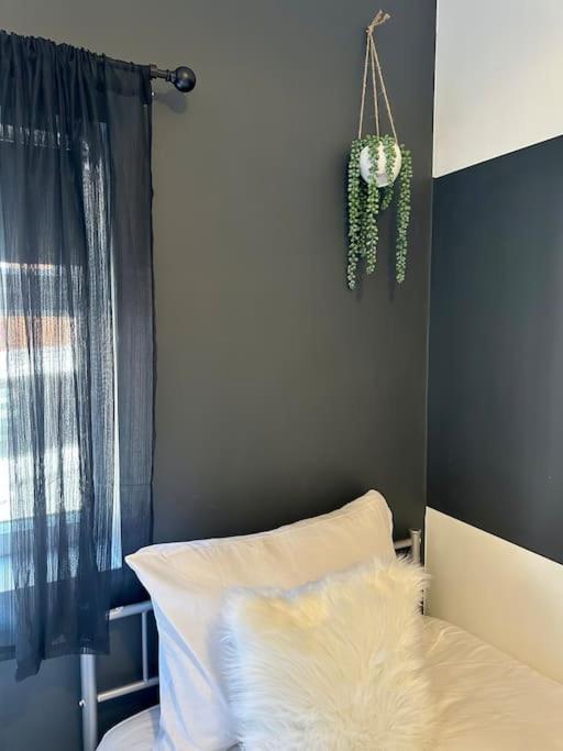 Holiday home Large Five Bedroom With Parking, Sleeps 11! Manchester