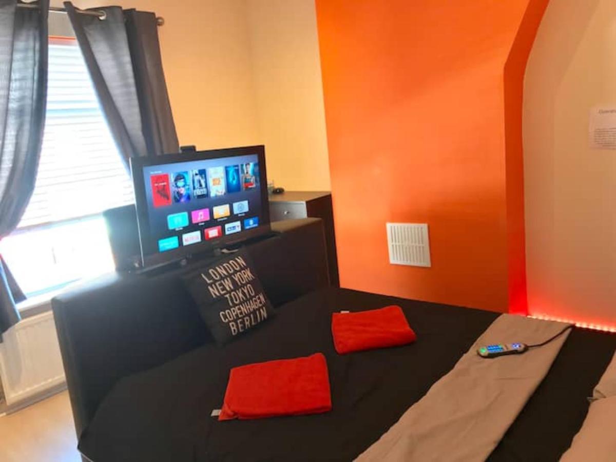 Private King En-suite Bedroom Close To Mediacityuk/old Trafford *