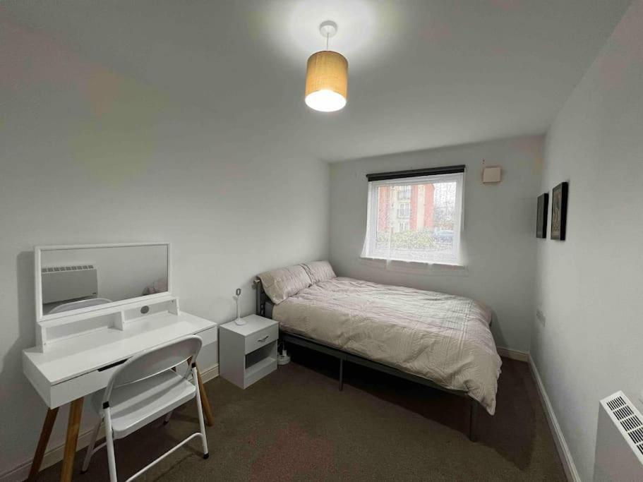 Lovely Flat On Chester Road With Free Parking * Manchester