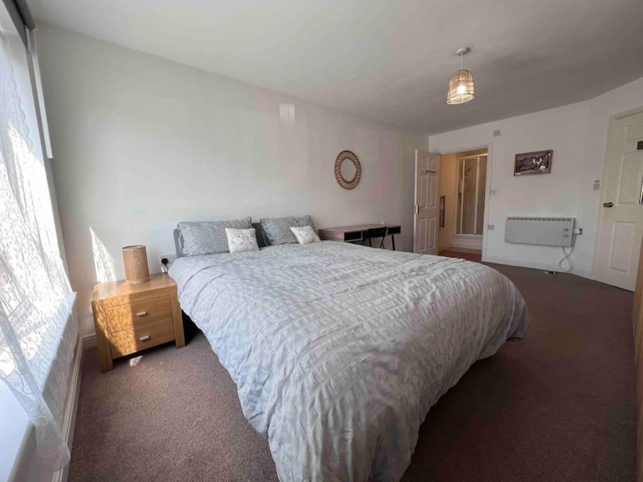 Lovely Flat On Chester Road With Free Parking Manchester