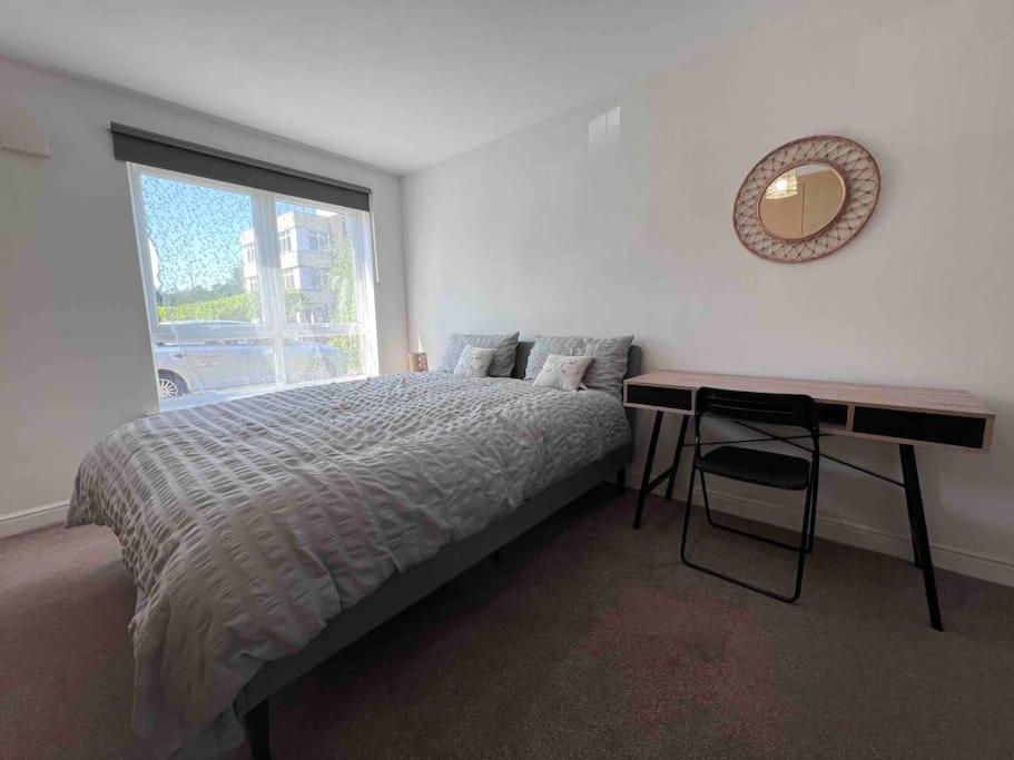 Lovely Flat On Chester Road With Free Parking *