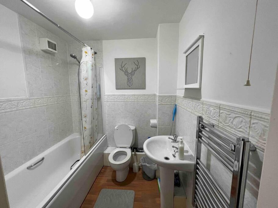Lovely Flat On Chester Road With Free Parking *