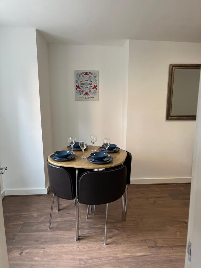 The Crescent, Flat 1 - Stockport, *