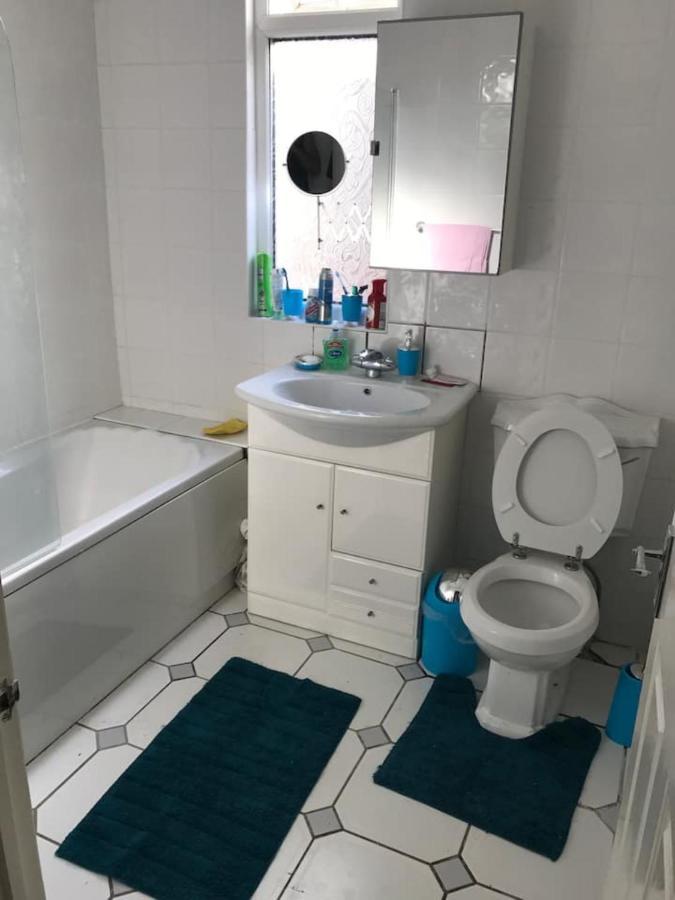 Private King En-suite Bedroom Close To Mediacityuk/old Trafford *