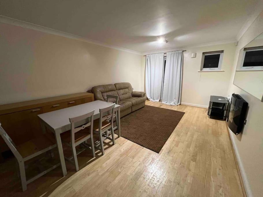 Lovely Flat On Chester Road With Free Parking Apartment Manchester