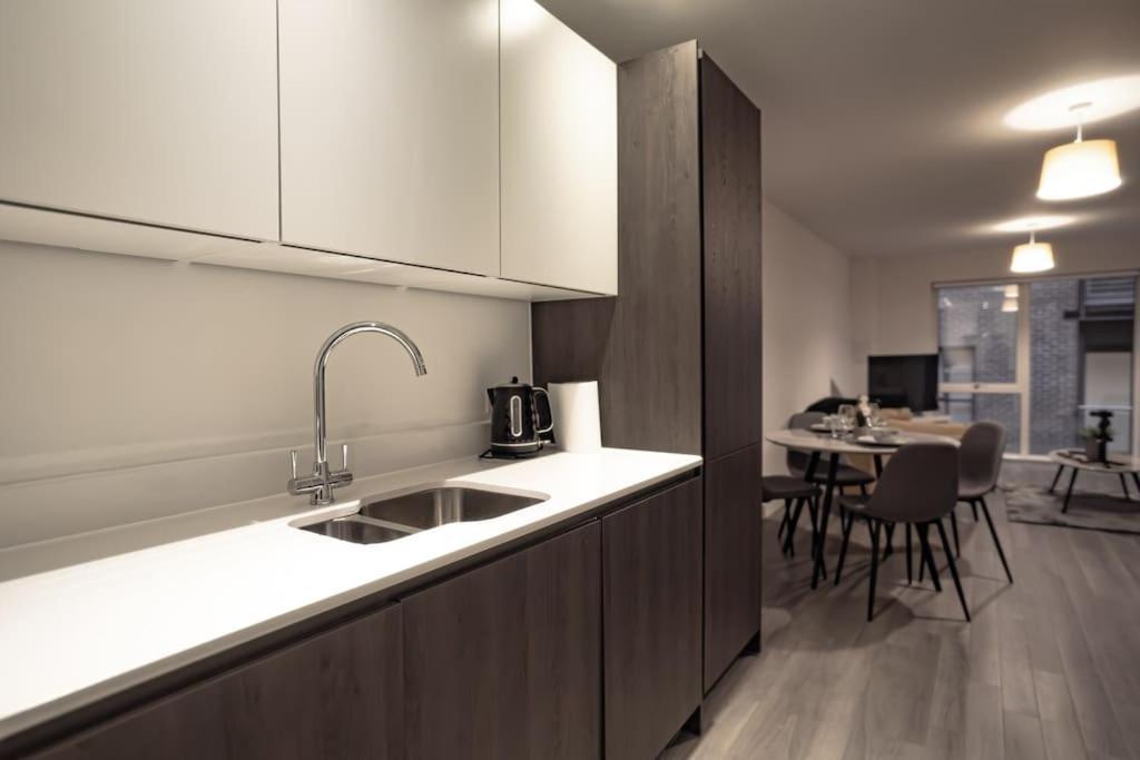 1 Bed With Balcony & Free Parking - Gbp20 One4all Voucher Included If From Today Until The End Of June!! *