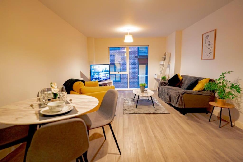 1 Bed With Balcony & Free Parking - Gbp20 One4all Voucher Included If From Today Until The End Of June!! Apartment Manchester