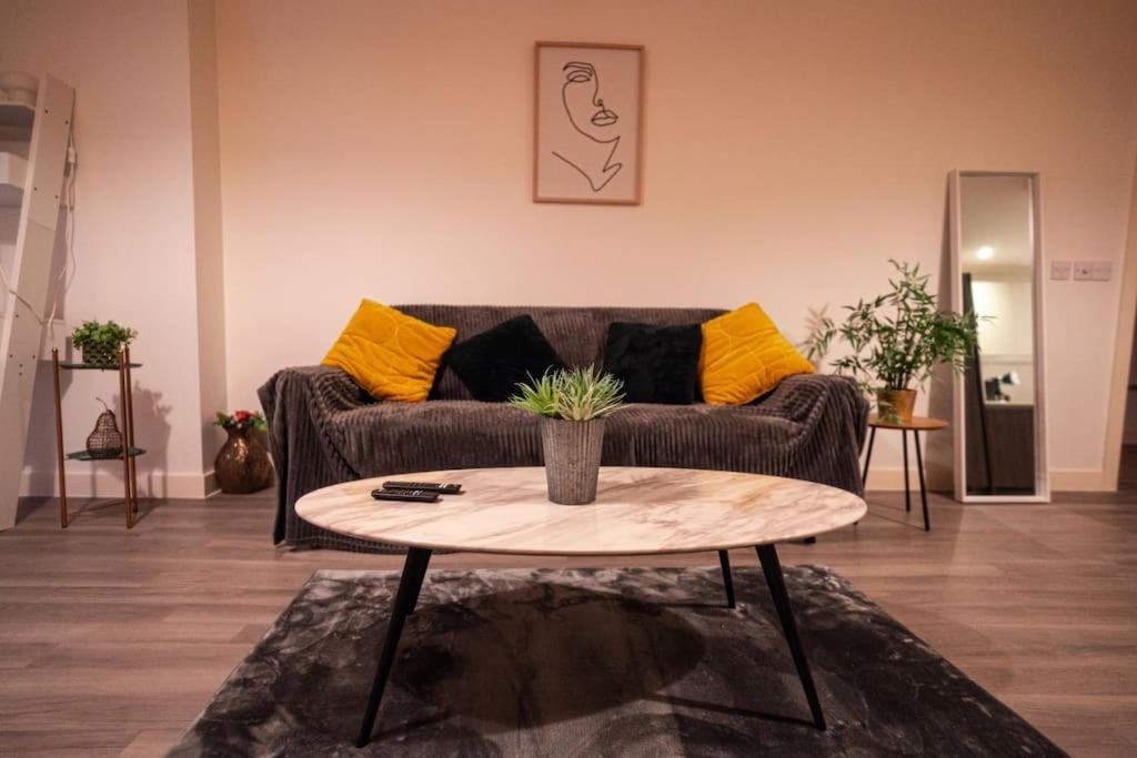 Apartment 1 Bed With Balcony & Free Parking - Gbp20 One4all Voucher Included If From Today Until The End Of June!! Manchester
