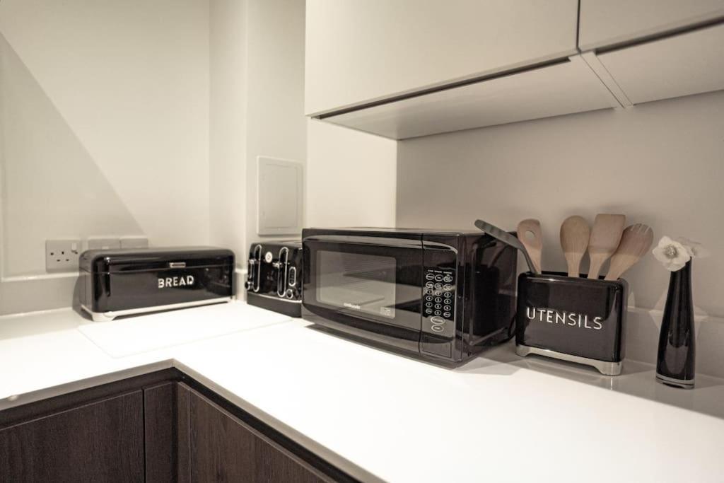 1 Bed With Balcony & Free Parking - Gbp20 One4all Voucher Included If From Today Until The End Of June!! Manchester