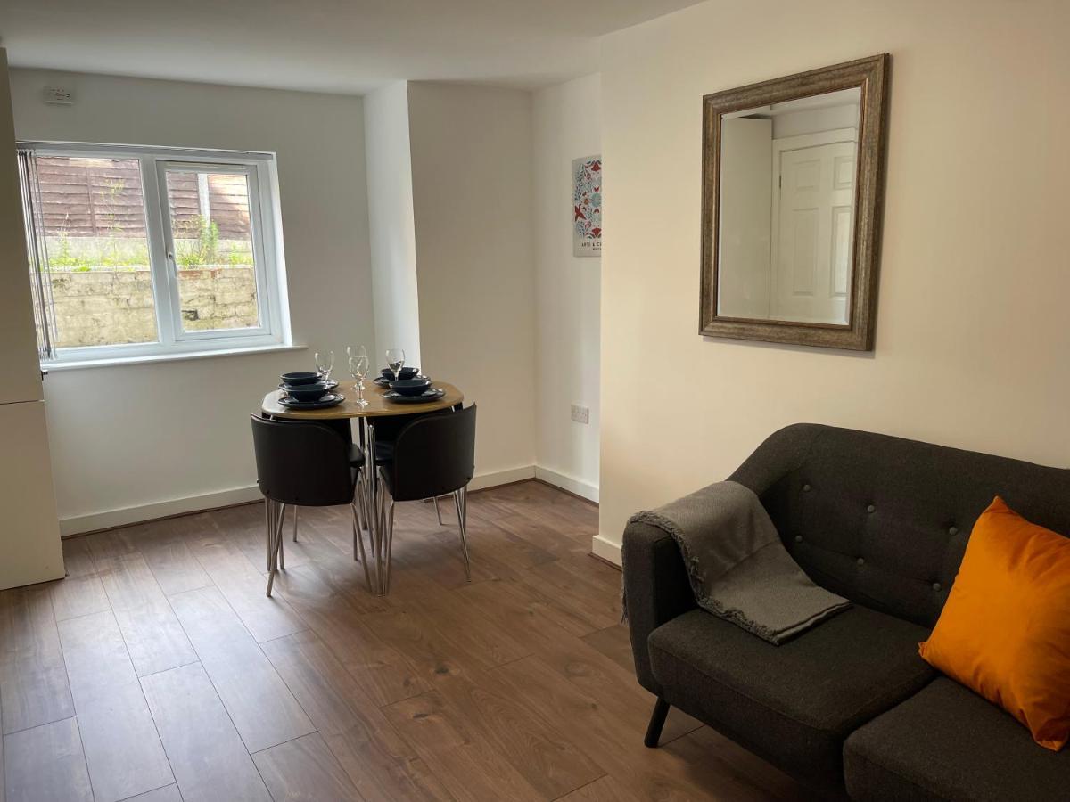 The Crescent, Flat 1 - Stockport, Apartment