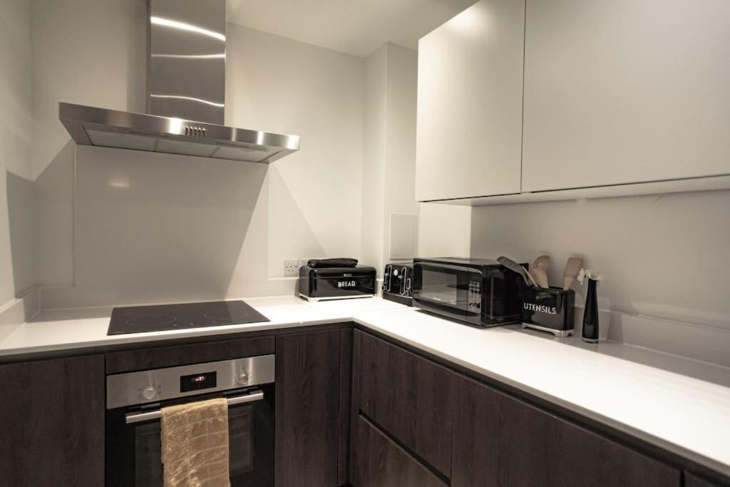 Apartment 1 Bed With Balcony & Free Parking - Gbp20 One4all Voucher Included If From Today Until The End Of June!! Manchester